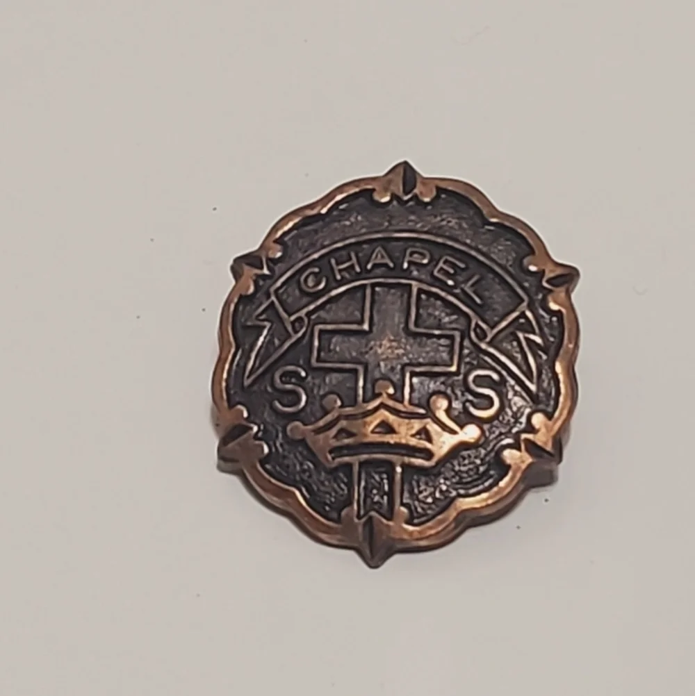 Cross and Crown by Uncas Hat Lapel Pin Bronze 🌴